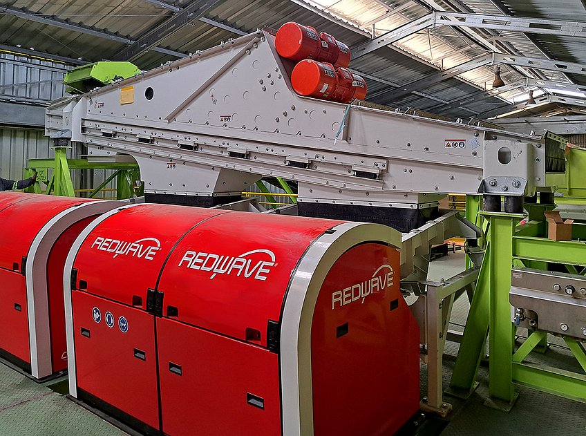 Redwave Maschinen in der Produktionshalle