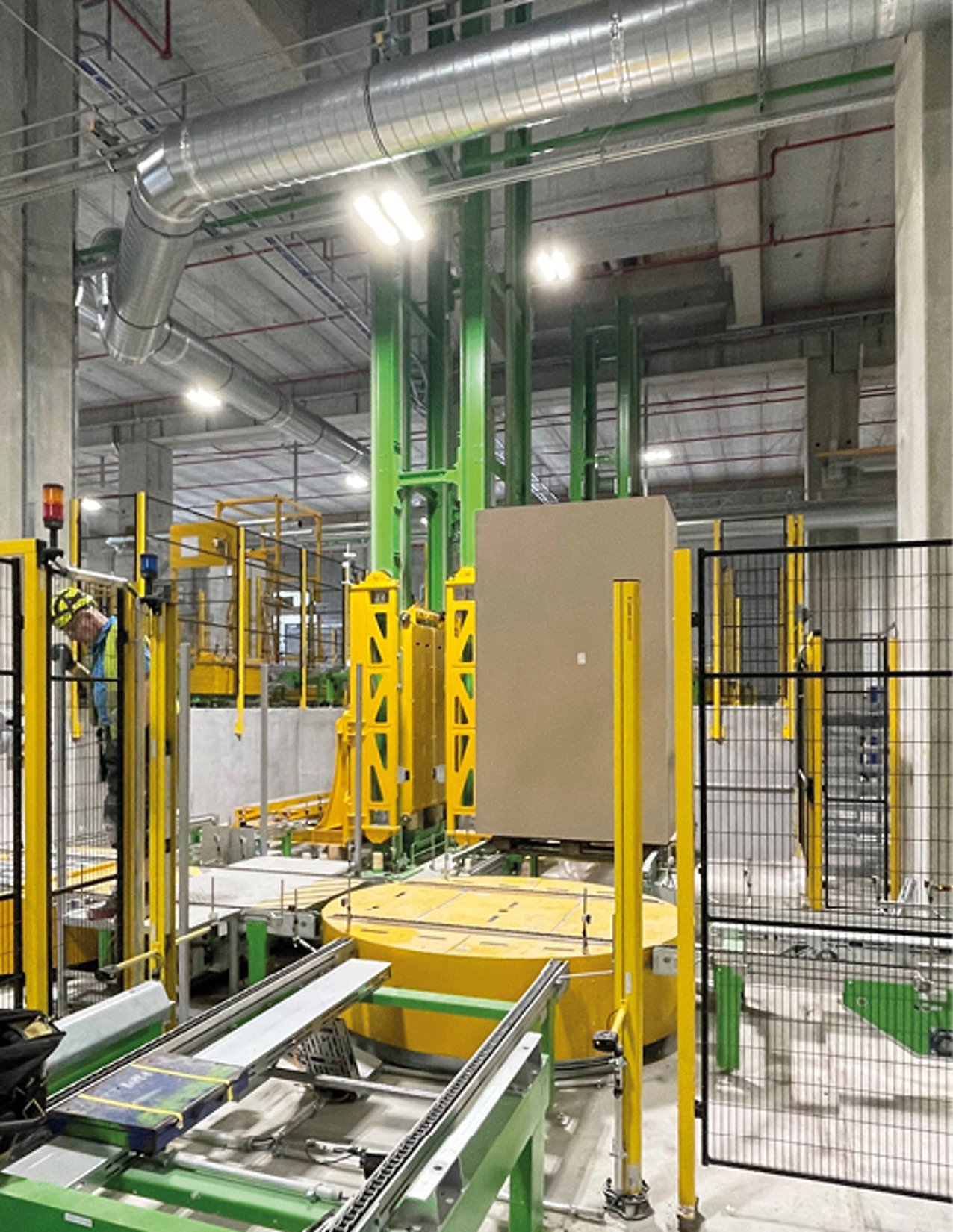 Werkshalle von Paloma Innenansicht mit Fördertechnikanlage