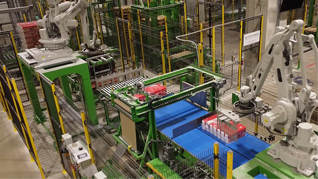 Innenansicht der Werkshalle von Paloma mit Förderanlagen